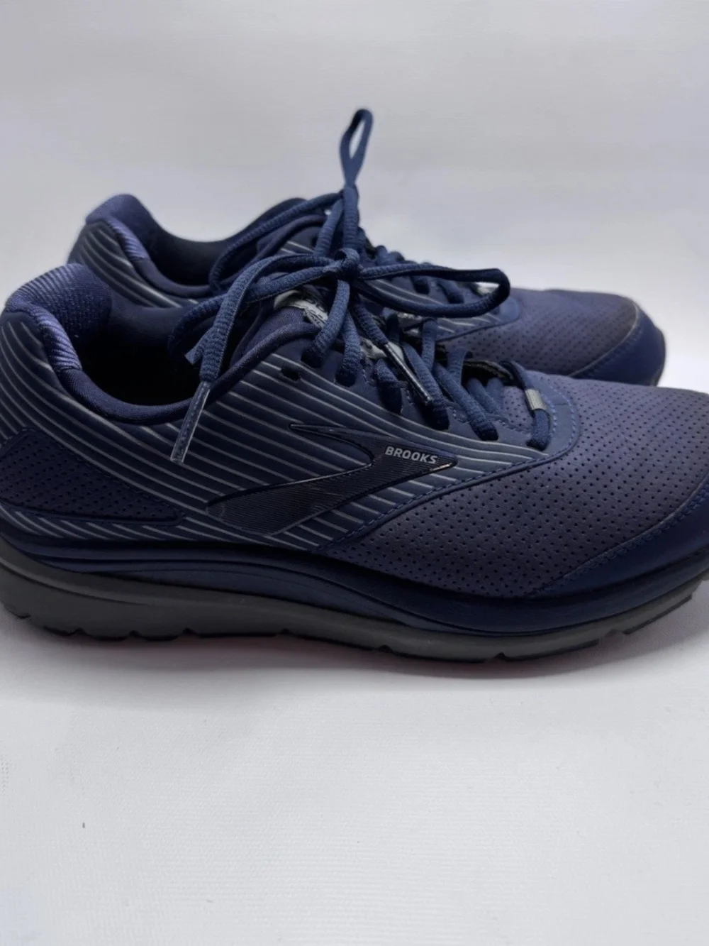Brooks Addition Walker 2 Navy & Gray Running Shoes.  Women Size 7.5